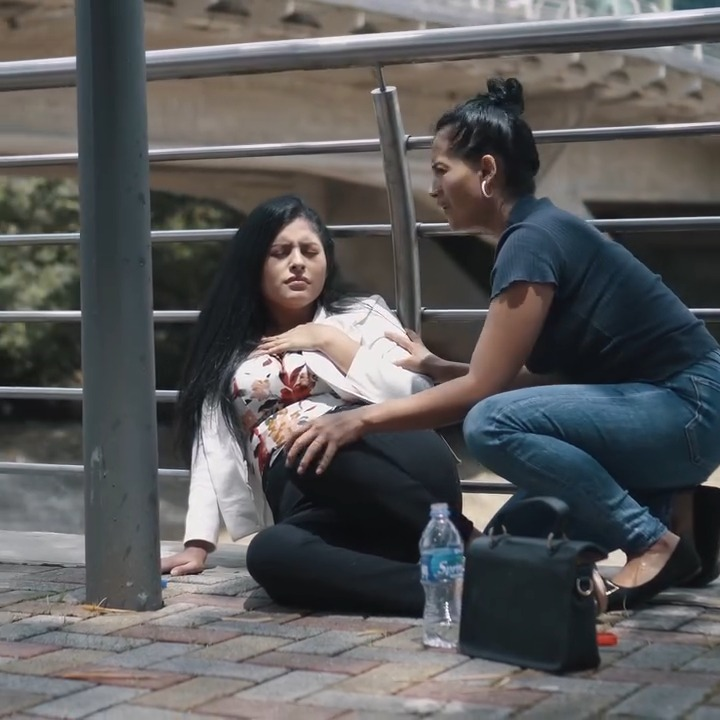 [COMPLETE] 131M0905 AF031 La humilló por vender en la calle sin imaginar que le salvaría la vida