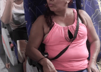 [COMPLETE] 256M0920 AQ132 Mujer Embarazada y Anciano tienen Fuerte Discusión en el BUS