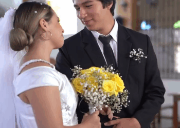 [COMPLETE] 134M0905 AF034 Se escondió en un cartón para poder casarse con su novia