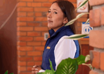 [COMPLETE] 139M0905 AF039 Juzgó a mesero por su condición y se llevó una gran lección