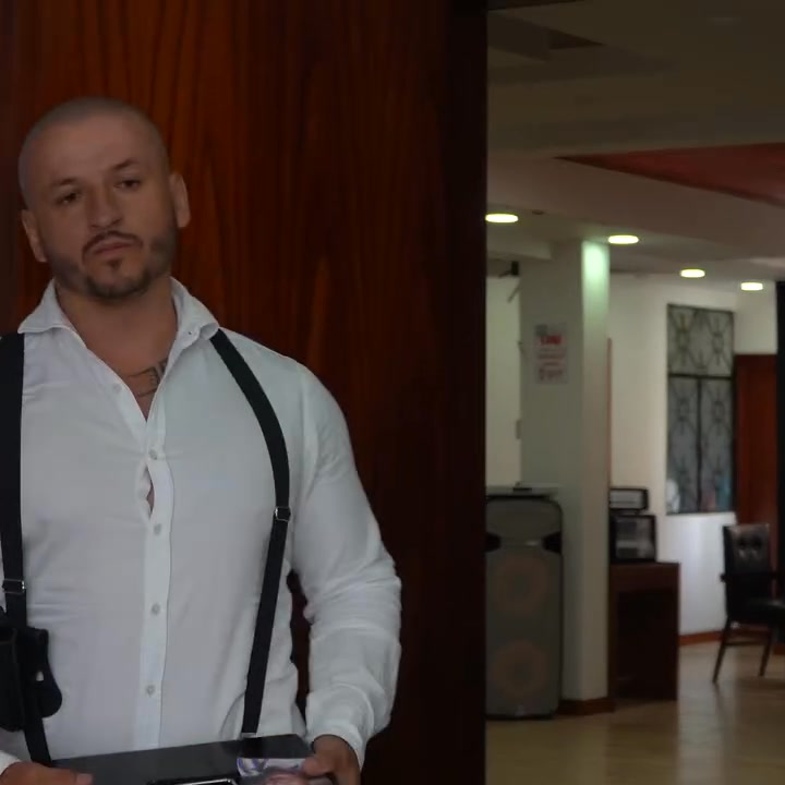 [COMPLETE] 157M0905 AF057 Intento ayudαr a mujer que se encontró en la calle y fue єncαrcєlado injustαmєnte