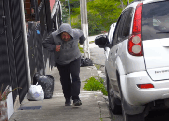 [COMPLETE] 165M0905 AF065 Fingió ser ciegø para salvar a su nieta