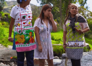 [COMPLETE] 169M0905 AF069 Por escuchar a las vecinas chismosas perdi0 a su hija