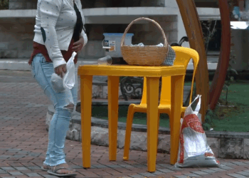 [COMPLETE] 176M0905 AF076 La Humillaron por vender tamales sin saber quien era