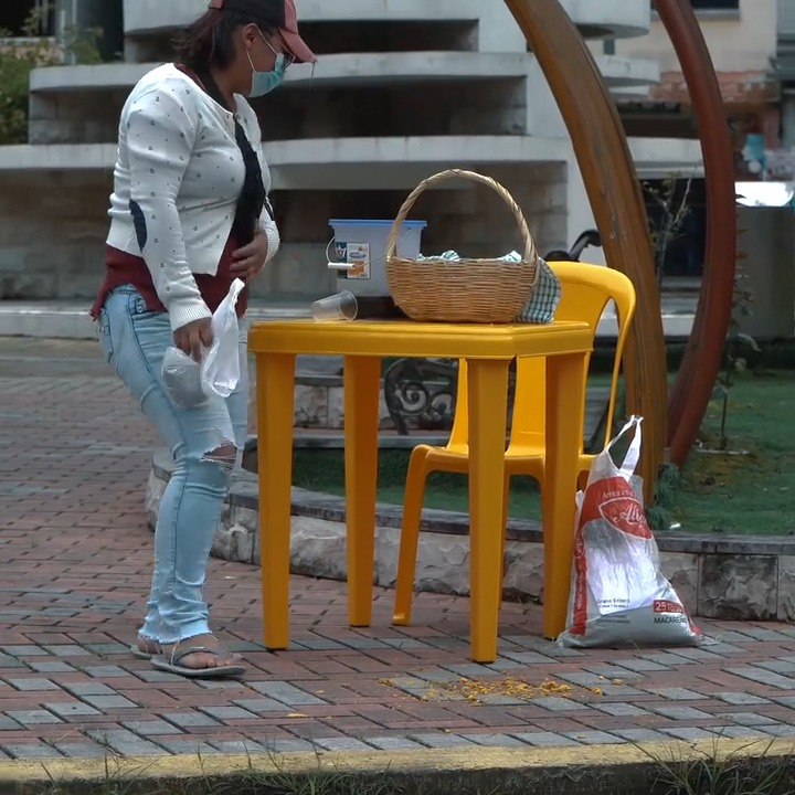 [COMPLETE] 176M0905 AF076 La Humillaron por vender tamales sin saber quien era