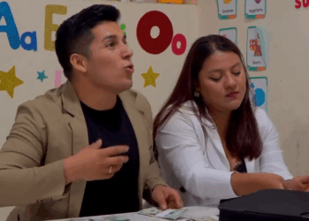 [COMPLETE] 529M0905 AF429 Niña pobre encuentra mucho Dinero en la Escuela y sus profesores se aprovechan