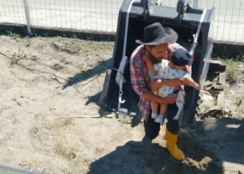 [COMPLETE] 189M0905 AF089 Madre regresó para cuidar a su hija