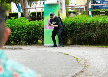 [COMPLETE] 203M0905 AF103 Héroe sin capa salvó la vida de una estudiante en peligro