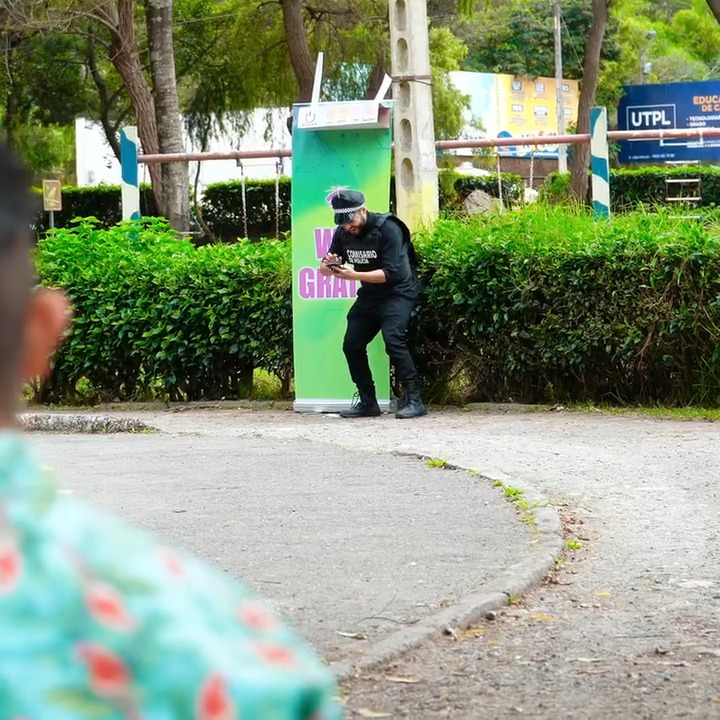 [COMPLETE] 203M0905 AF103 Héroe sin capa salvó la vida de una estudiante en peligro