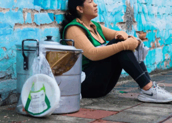 [COMPLETE] 212M0905 AF112 Apoyó a su esposo para que sea profesional pero él no valoró su esfuerzo