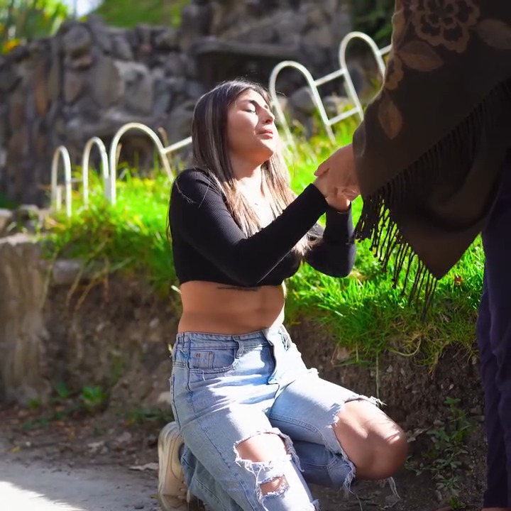 [COMPLETE] 213M0905 AF113 Estaba ciega de amor, pero su madre y amiga le ayudaron a ver la realidad