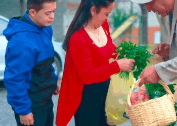 [COMPLETE] 228M0905 AF128 Espejo mostró el futuro de este niño y su padre lo hechó de la casa sin saber que lo volvería a nece