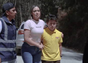 [COMPLETE] 238M0905 AF138 Niño inteligente mintió a su padrastro que se gano una lavadora para salvar a su madre