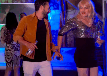 [COMPLETE] 253M0905 AF153 Dos novias llegan al día de su boda por esta extraña razón