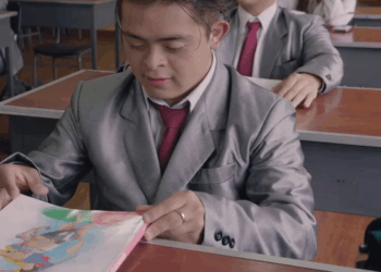 [COMPLETE] 259M0905 AF159 Actuaba como una Barbie y hacia lo que quería, porque su madre era la rectora del colegio