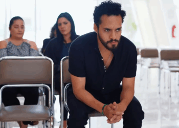 [COMPLETE] 267M0905 AF167 Sus hermanos no lo aceptaban y armó este plan para asistir al funeral de su madre