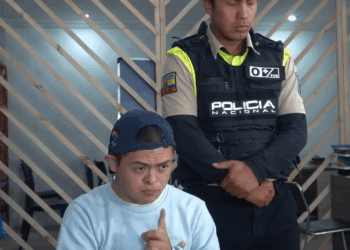 [COMPLETE] 523M0905 AF423 Creyeron que adoptar a un niño con falsas intenciones les iba a sacar de su pobreza