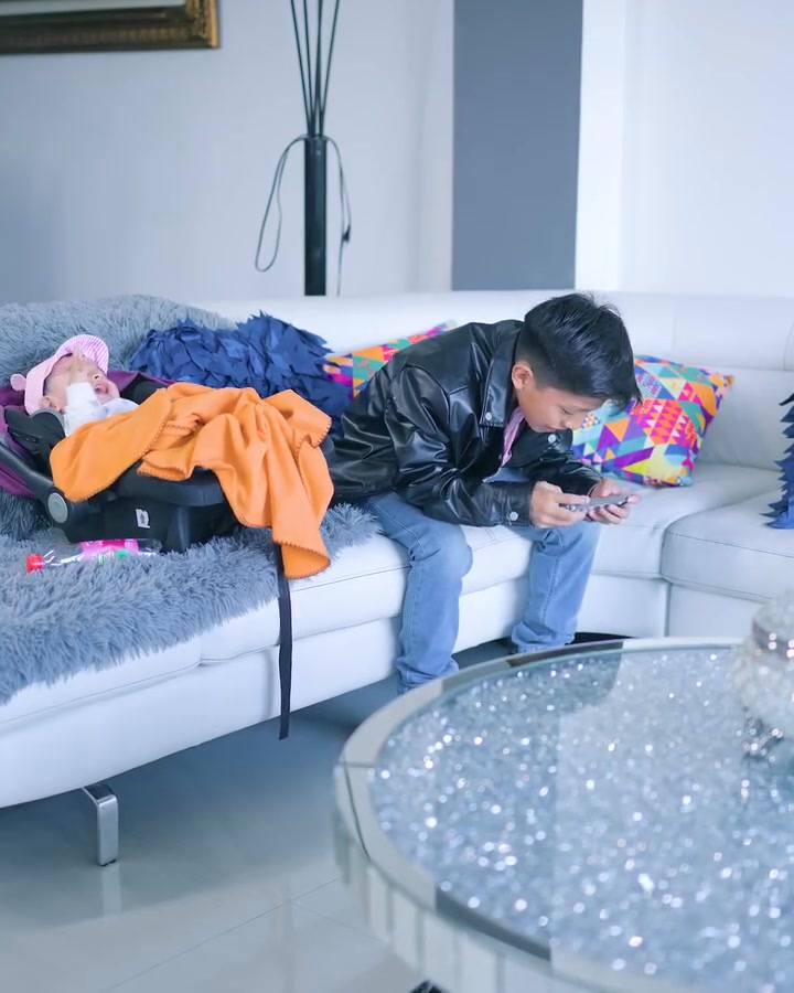 [COMPLETE] 034M0905 AE034 Niño botó a la basura a su hermanita por c3los