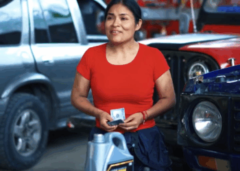 [COMPLETE] 493M0905 AF393 No quería pagar lo justo a esta mujer por ser mecánica y la vida le dio una lección