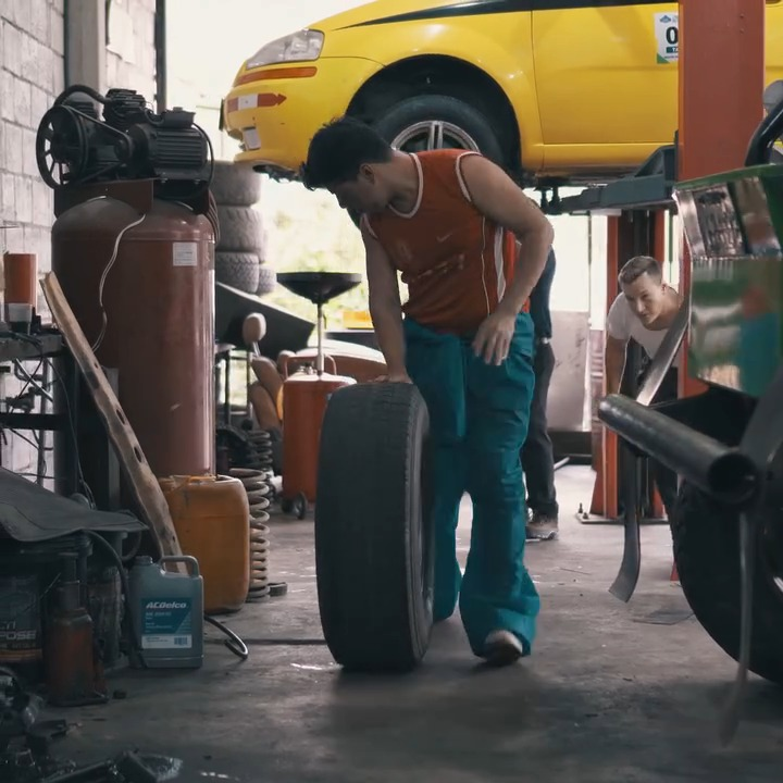 [COMPLETE] 482M0905 AF382 Llego del exterior y su esposa no lo dejo entrar al bautizo de su hijo por esta razón