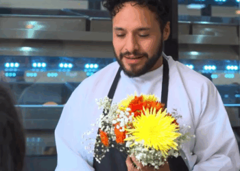 [COMPLETE] 478M0905 AF378 Niña buscaba un pastel especial para su madre y esta mujer la trató mal