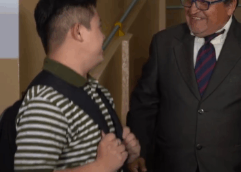 [COMPLETE] 474M0905 AF374 Lo abandono en la escuela, porque se entero que no era su hijo