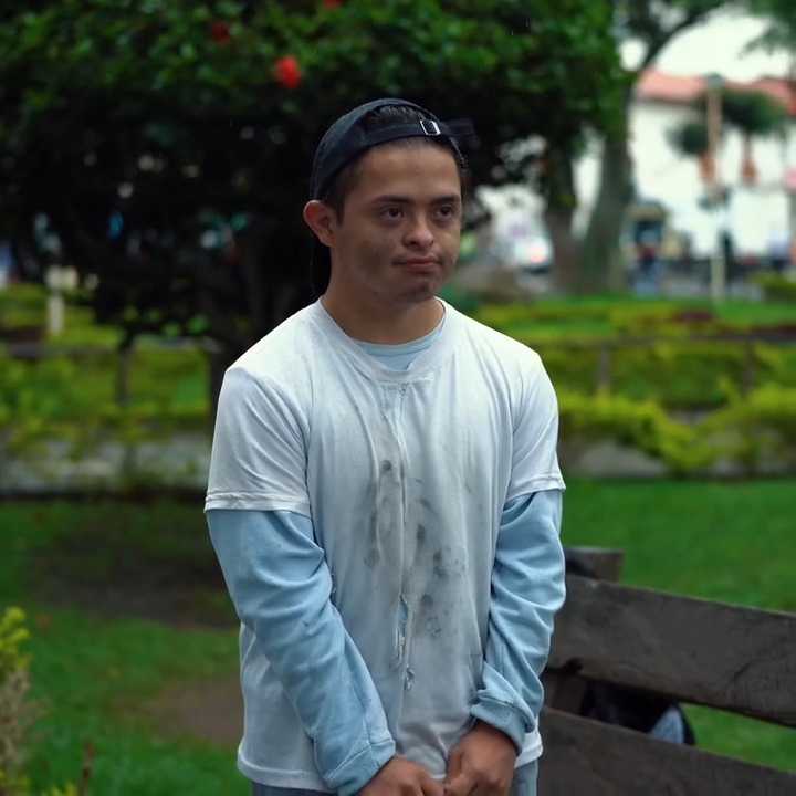 [COMPLETE] 472M0905 AF372 Padre hαcía famoso a su hijo utilizαnd0 la brillαnte voz de un niño humilde