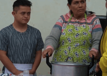 [COMPLETE] 457M0905 AF357 Joven humilde compra un restaurante a quien le r0bó su receta