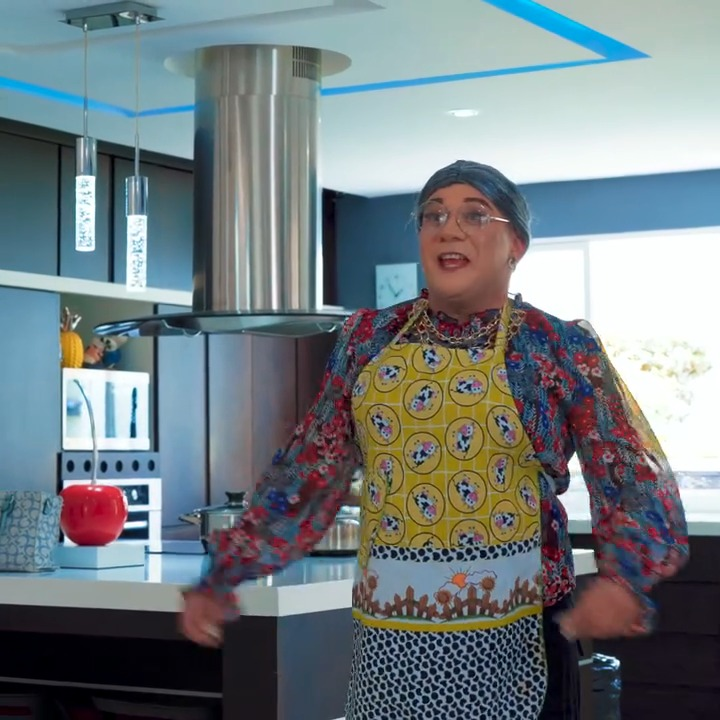 [COMPLETE] 455M0905 AF355 Quería recuperar a su familia y se disfrazó de empleada creyendo que nunca lo iban a descubrir