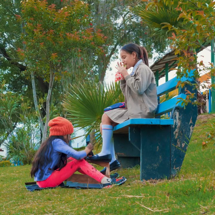 [COMPLETE] 448M0905 AF348 Juzgó a una niña por su apariencia y terminó aprendiendo una valiosa lección