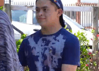 [COMPLETE] 447M0905 AF347 Lo detuvieron por vender en la calle, pero todos se unieron para hacer un buen gesto