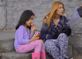 [COMPLETE] 443M0905 AF343 Madre pone a prueba la humildad de su hija regalándole los zapatos más humildes del mundo