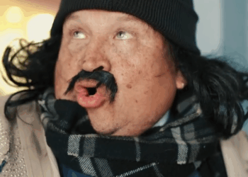 [COMPLETE] 428M0905 AF328 Su mala atención al cliente hizo que la despidieran del trabajo de sus sueños