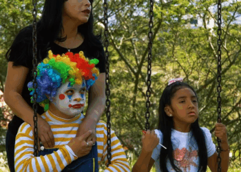 [COMPLETE] 426M0905 AF326 Se disfrazó de payaso para ayudar a su madre y descubrió que su padre tenia otra familia