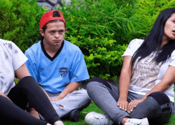 [COMPLETE] 413M0905 AF313 Padre metió en una incubadora a su hija para salvarla