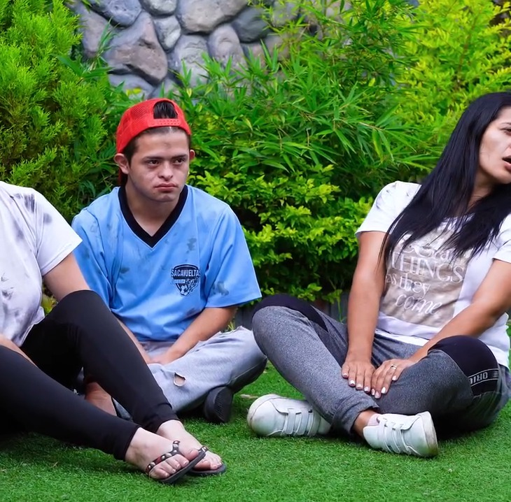 [COMPLETE] 413M0905 AF313 Padre metió en una incubadora a su hija para salvarla