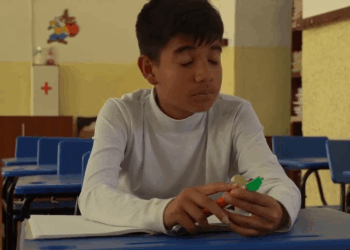 [COMPLETE] 408M0905 AF308 Se burlaba de este maestro por su condición sin conocer su verdadera capacidad