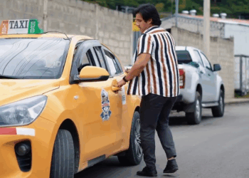 [COMPLETE] 539M0905 AF439 Taxista fue premiado gracias a un acto de honradez