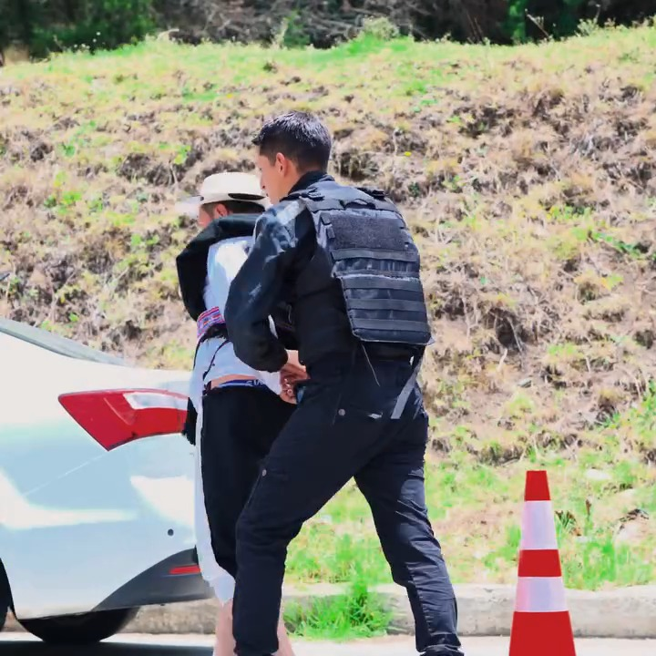 [COMPLETE] 382M0905 AF282 Cambiaron la placa del carro de este campesin0 para culparlo de algo que no comεtió, pero la justici