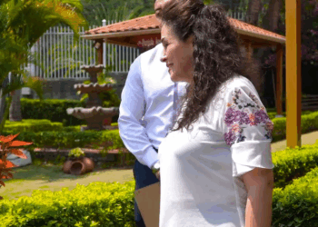 [COMPLETE] 367M0905 AF267 La trataron mal por ir en muletas, sin imaginar lo que les esperaría