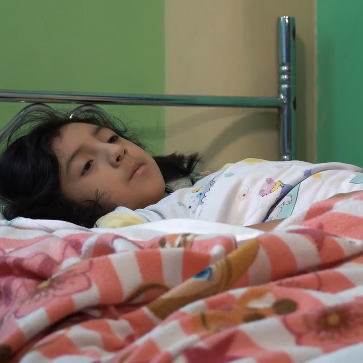 [COMPLETE] 366M0905 AF266 Taxista devolvió un maletín lleno de dinero sin pensar que eso salvaría la vida de su hija