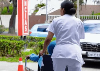 [COMPLETE] 363M0905 AF263 Se llevó a una muñeca en lugar de su hija por estar distraido con el celular