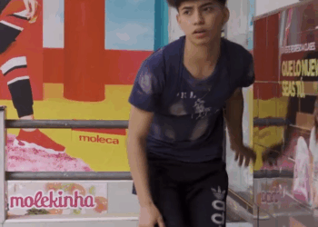 [COMPLETE] 356M0905 AF256 R0BÓ un par de ZAPATOS, no vas a creer la razón por la que lo hizo