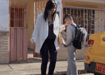 [COMPLETE] 343M0905 AF243 Ayudó a un niño lustrabotas años mas tarde recibió esta recompensa