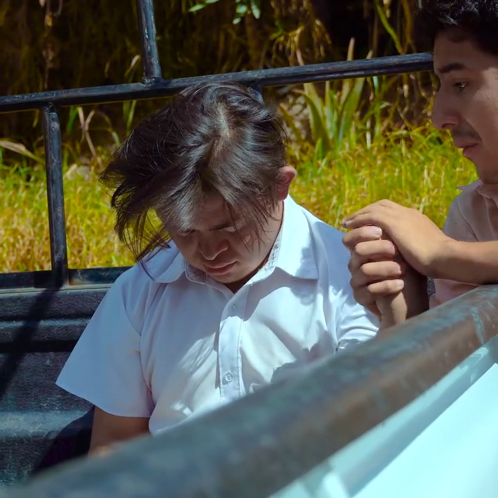 [COMPLETE] 278M0905 AF178 Un niño de la calle encuentra su lugar en el mundo