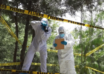 [COMPLETE] 280M0905 AF180 Teniente huye a otro país después de haber єnterrαdo a su esposa