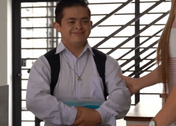 [COMPLETE] 289M0905 AF189 Niño con condición especial se enamora de su compañera de clases