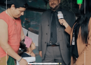 [COMPLETE] 304M0905 AF204 Niña que estudiaba en la calle se hizo famosa y lo qué pasa al final te conmoverá