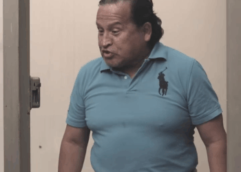 [COMPLETE] 325M0905 AF225 Abuelito se vistió de Papá Noel para pedir una segunda oportunidad a su hija y nieto