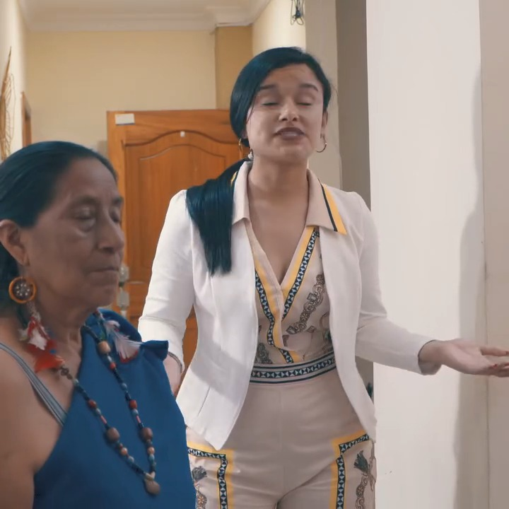 [COMPLETE] 313M0905 AF213 NO la quería atender por su vestimenta hasta que recibió su merecido